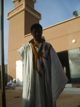 لأول مرة يصلى أمام الناس